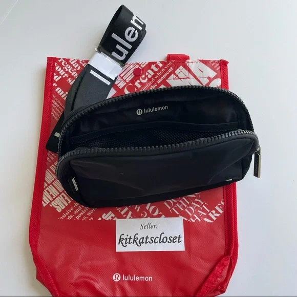 LAST ONES!! 🆕 NWT EXTENDED STRAP lululemon everywhere belt bag - black/white - Picture 5 of 15